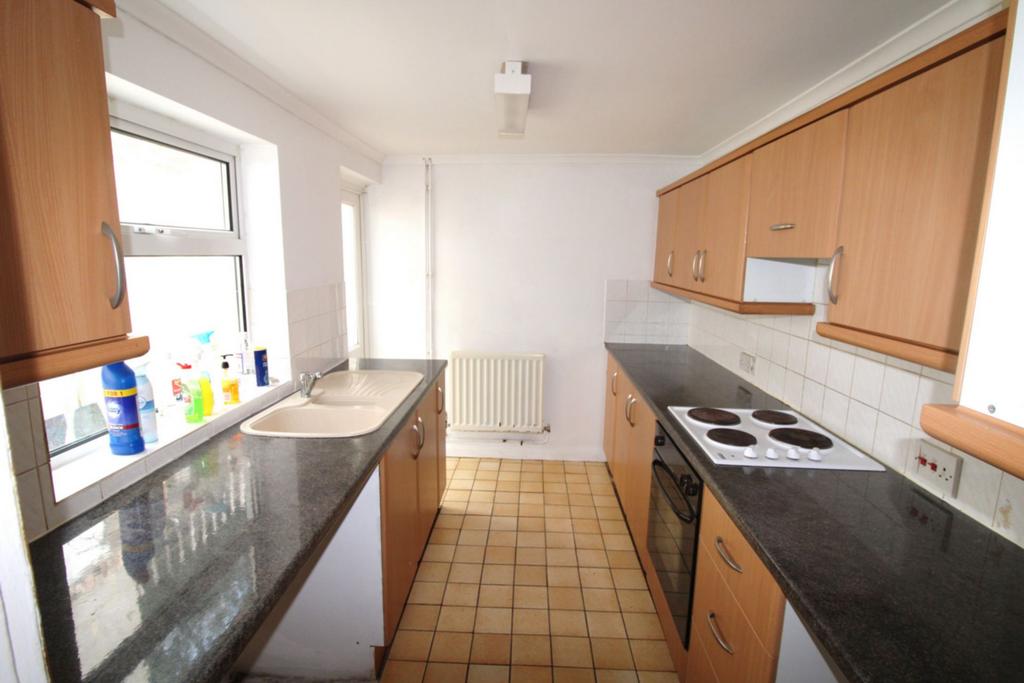 Bradstone Avenue, Folkestone, CT19 4 bed house £1,150 pcm (£265 pw)