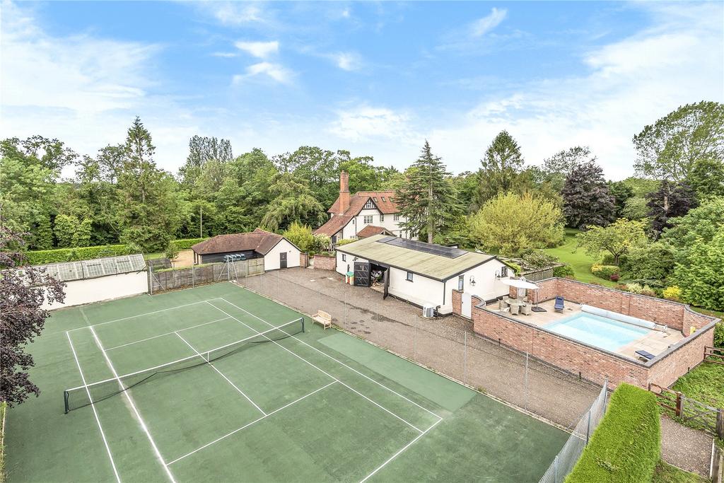 Tennis Court &amp; Pool