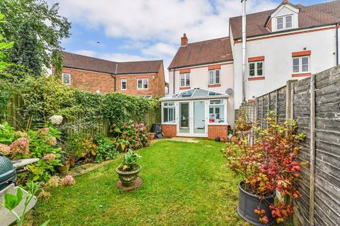 3 bedroom end of terrace house to rent, Barentin Way, Petersfield