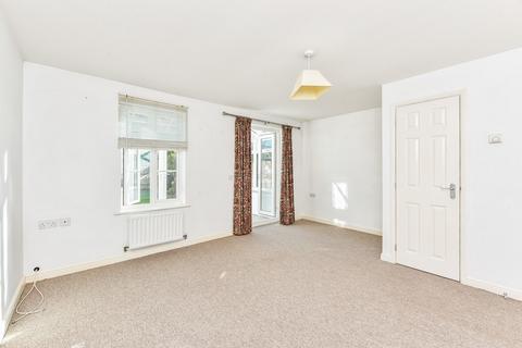 3 bedroom end of terrace house to rent, Barentin Way, Petersfield