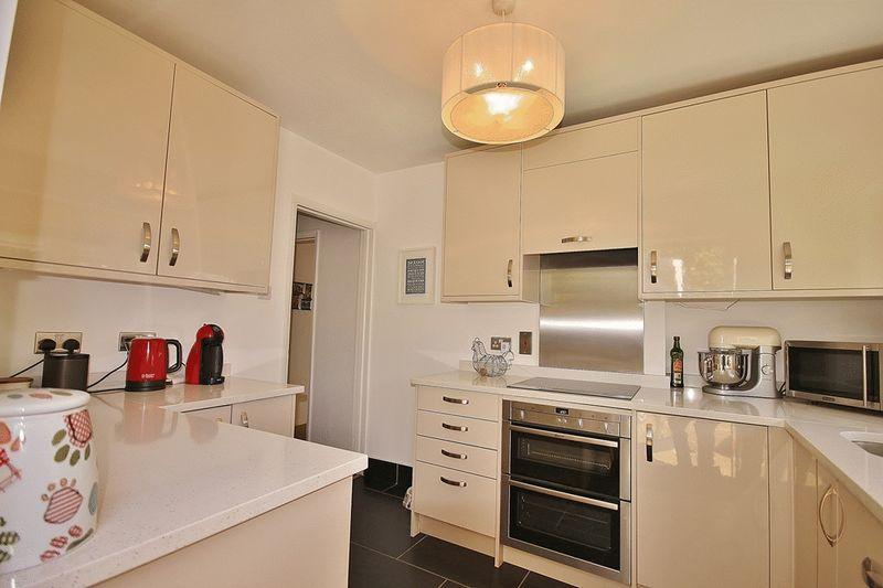 Martin Close, Warlingham 3 bed semidetached house £525,000