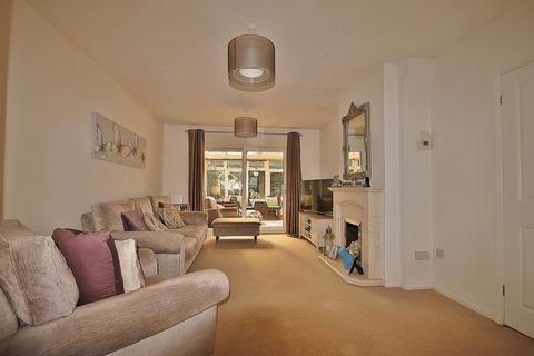 14 Martin Close, Warlingham, CR6 9AD