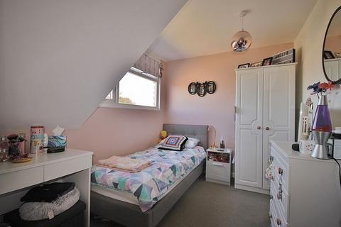 14 Martin Close, Warlingham, CR6 9AD