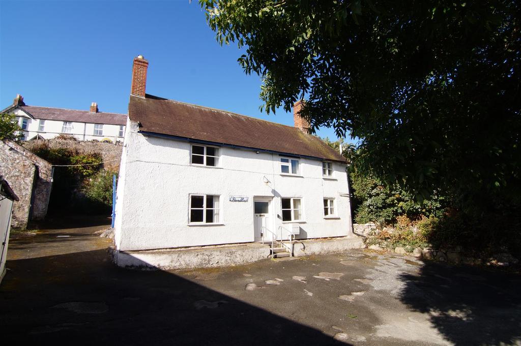 Post Office Lane, Denbigh 3 bed detached house £250,000