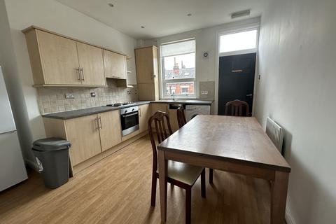 4 bedroom terraced house to rent, Gordon Terrace,  Leeds, LS6