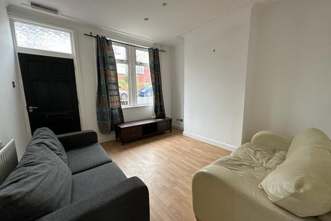 4 bedroom terraced house to rent, Gordon Terrace,  Leeds, LS6