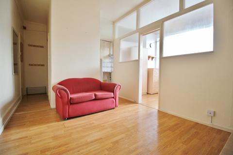 Studio to rent, High Road, Whetstone N20