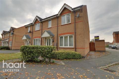 4 bedroom semi-detached house to rent, Blakeshay Close