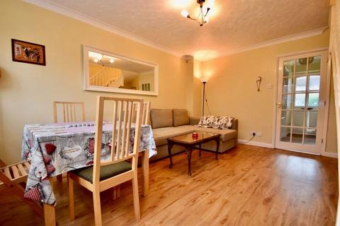 2 bedroom terraced house to rent, Lavender Avenue, Mitcham CR4