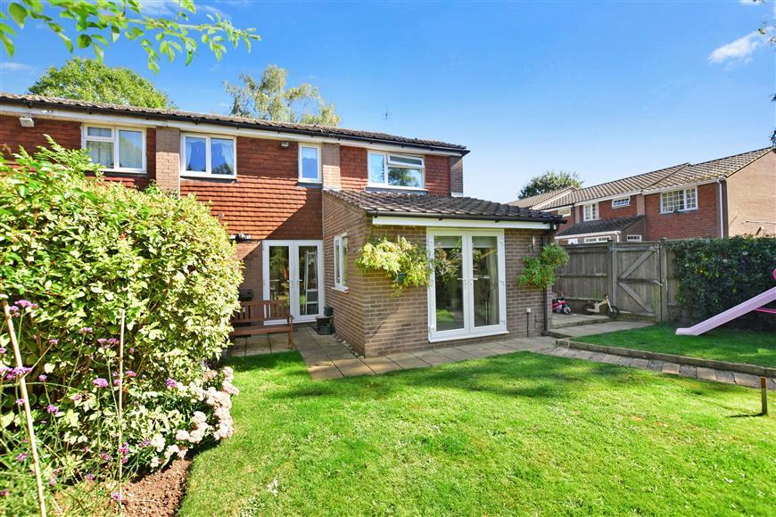 Highview, Vigo Village, Kent 4 bed end of terrace house £340,000