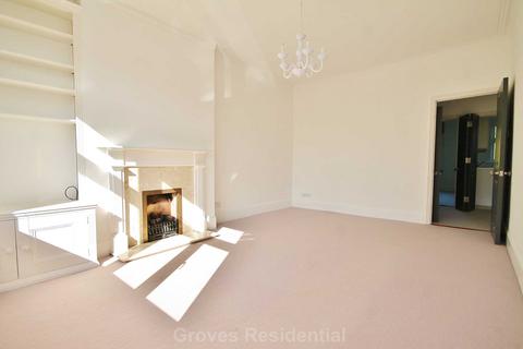 3 bedroom flat to rent, Lime Grove, New Malden