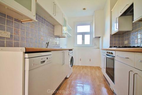 3 bedroom flat to rent, Lime Grove, New Malden