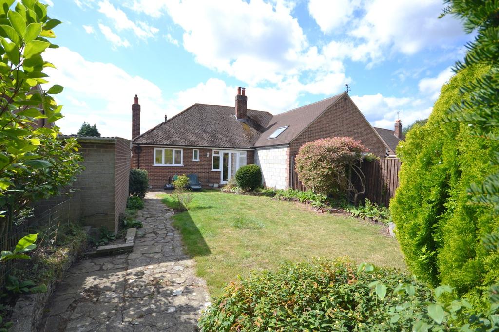 Fortescue Road, Weybridge, KT13 2 bed semidetached bungalow £549,950