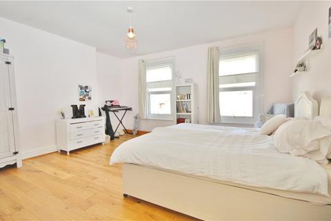 2 bedroom apartment for sale, Heath Road, Hounslow, TW3