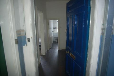 1 bedroom flat to rent, Meadowbank Crescent, Edinburgh, EH8