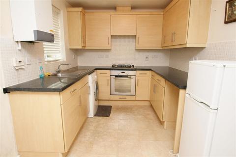 3 bedroom end of terrace house to rent, Langley