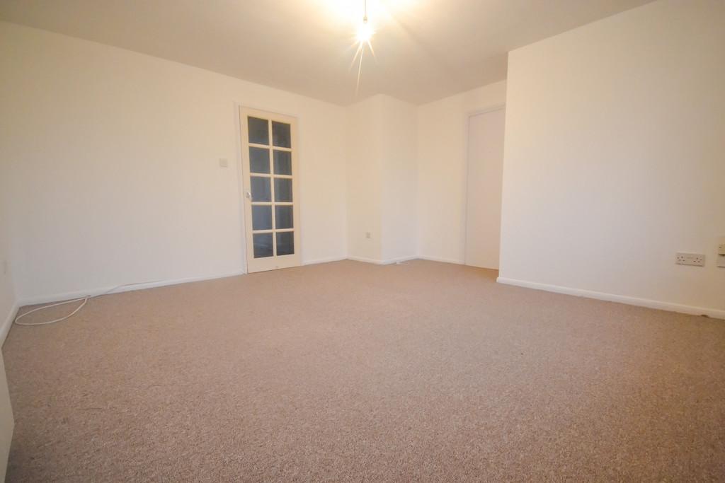 Prestatyn Close, Stevenage 2 bed flat to rent £1,300 pcm (£300 pw)