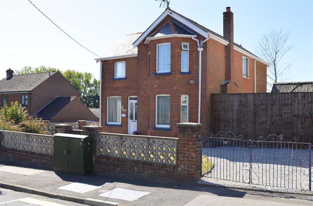 York Road, Broadstone, Dorset 5 bed detached house for sale £444,500