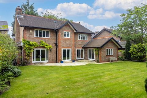 4 bedroom detached house to rent, South Downs Road, Hale, Cheshire, WA14