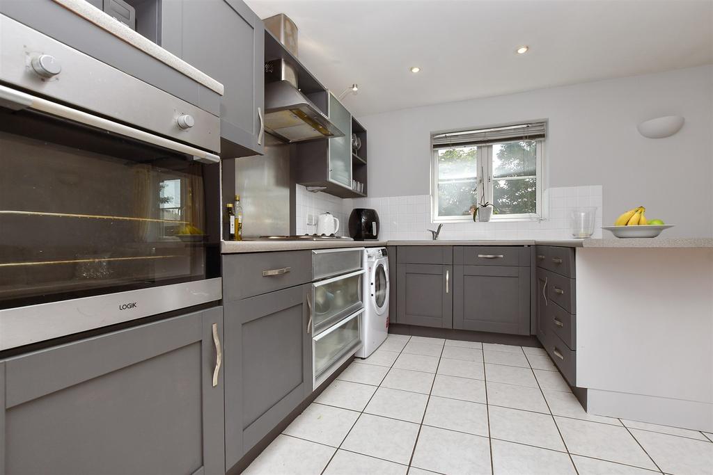 Kitchen / Lounge