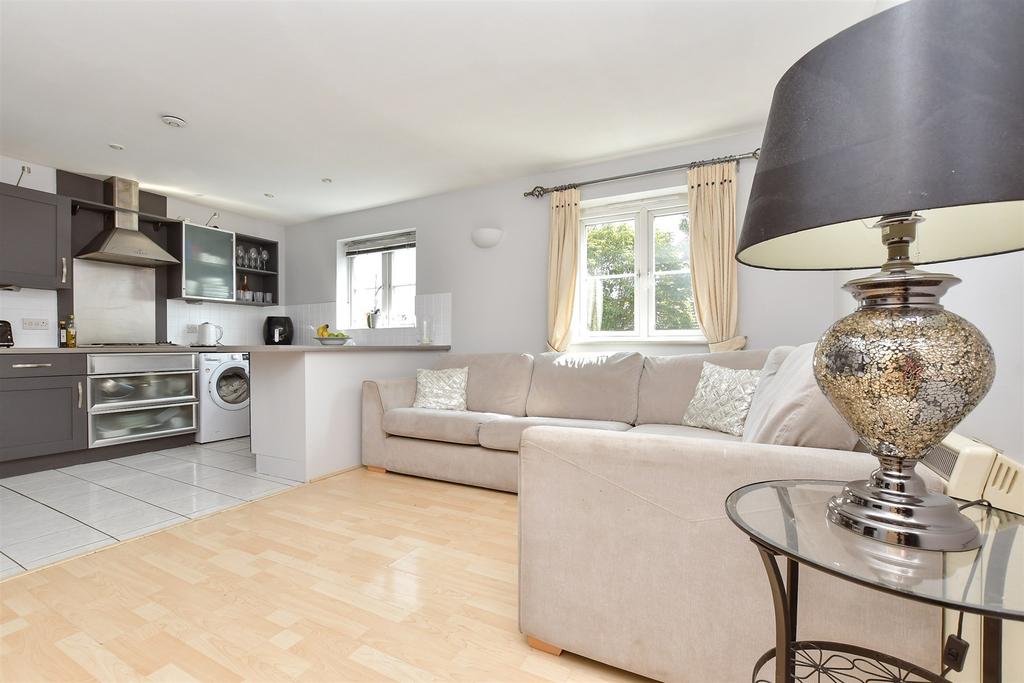 Kitchen / Lounge