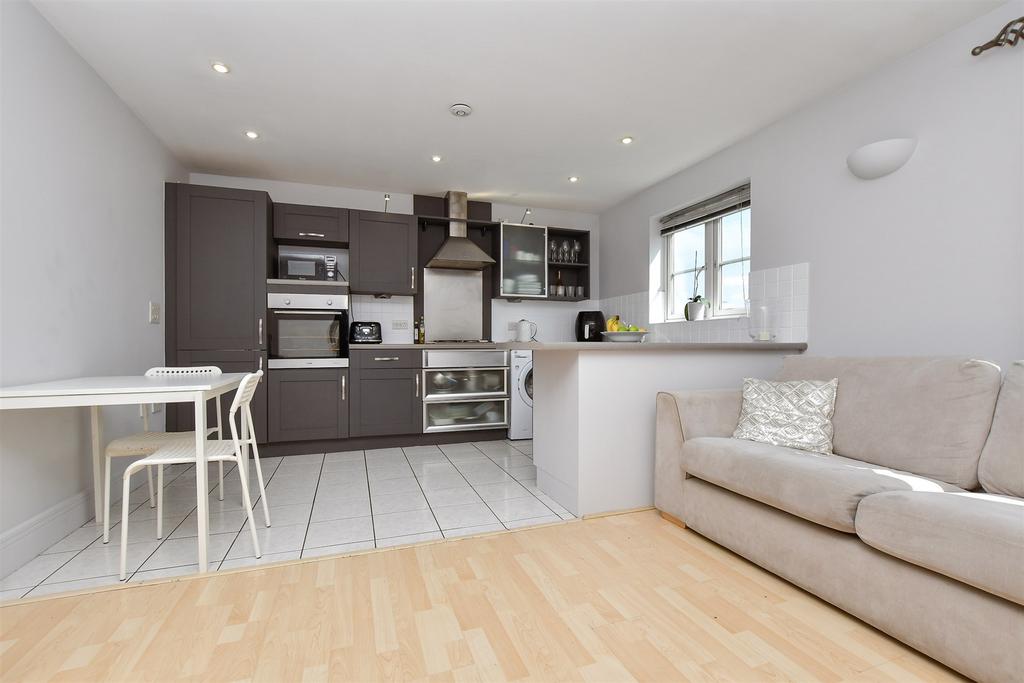 Kitchen / Lounge