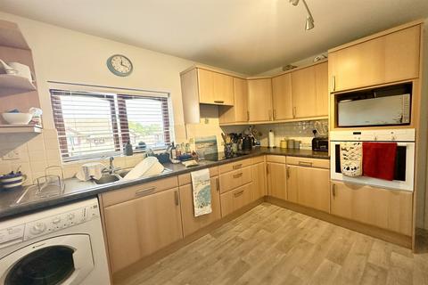 2 bedroom retirement property to rent, White Horse Court, Storrington, RH20