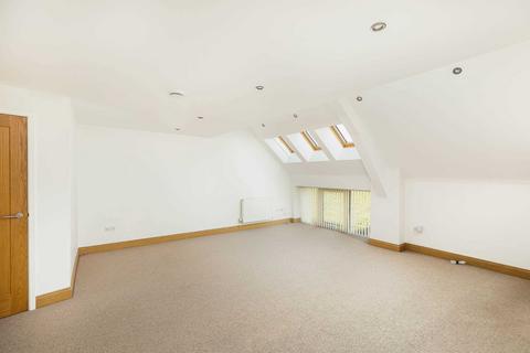 2 bedroom apartment to rent, High Street, Marshfield