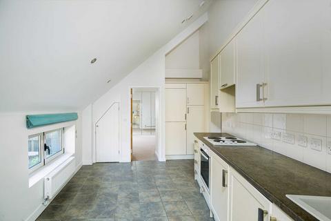 2 bedroom apartment to rent, High Street, Marshfield