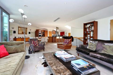 3 bedroom penthouse for sale, Penthouse, Moorings House, `The Island`, Brentford