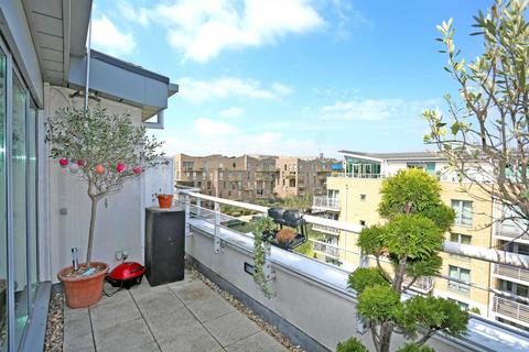 3 bedroom penthouse for sale, Penthouse, Moorings House, `The Island`, Brentford