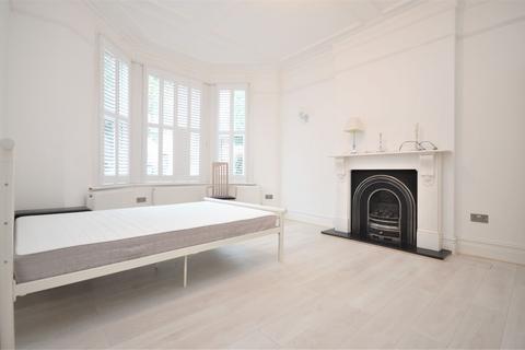 undefined, Chatsworth Gardens, Acton, W3 9LP