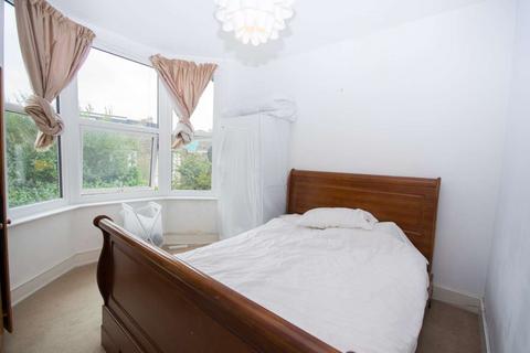 2 bedroom flat to rent, Finland Road, Brockley, London