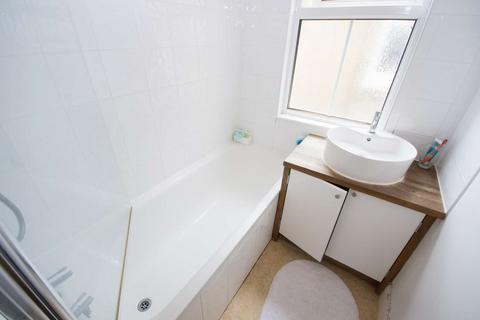 2 bedroom flat to rent, Finland Road, Brockley, London