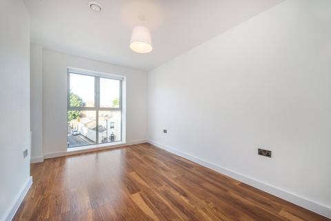 1 bedroom flat to rent, Southampton Way, London