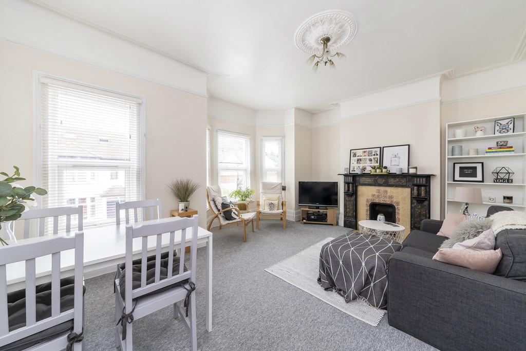 College Road, Kensal Rise NW10 2 bed apartment £1,950 pcm (£450 pw)