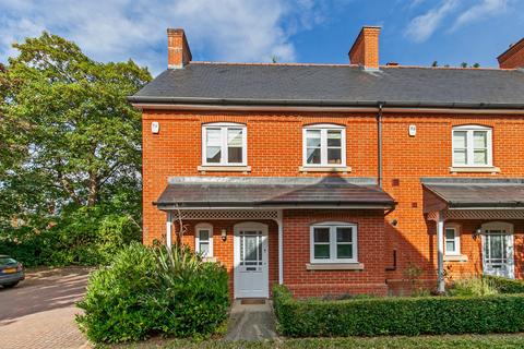 3 bedroom end of terrace house to rent, Kingsmead Court Norman Road, Winchester