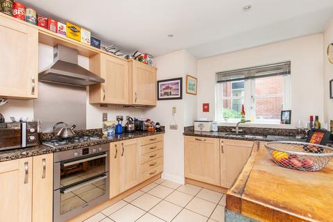 3 bedroom end of terrace house to rent, Kingsmead Court Norman Road, Winchester