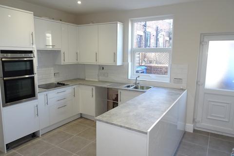 3 bedroom end of terrace house to rent - St. Thomas Road, Crookes, S10 1UX