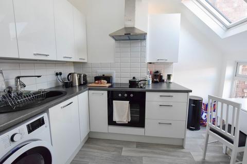 2 bedroom apartment to rent, School Road, Sale, M33