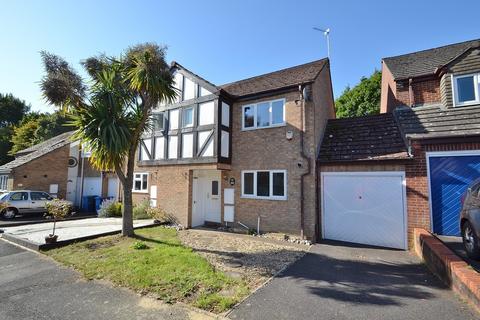 3 bedroom semi-detached house to rent, Creekmoor