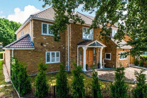 6 bedroom detached house to rent, Windsor,  Berkshire,  SL4