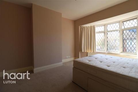 3 bedroom semi-detached house to rent, Sunridge Avenue, Luton