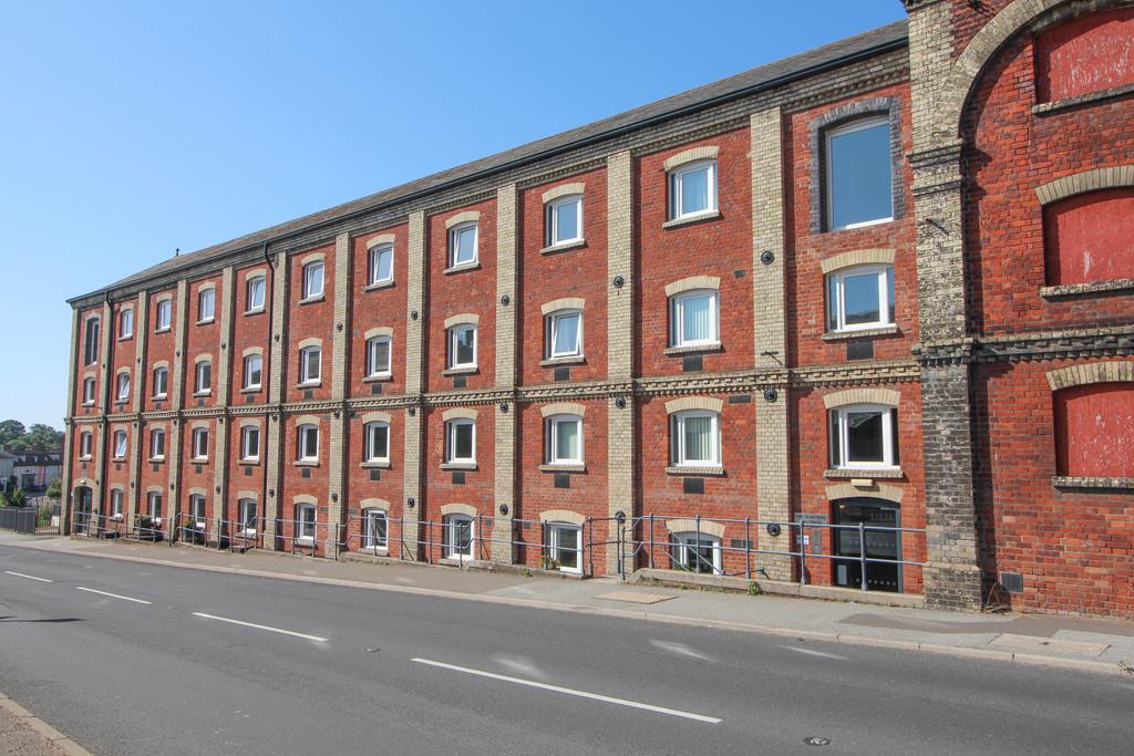 High Street, Mistley, Manningtree, CO11 1AL 3 bed apartment £240,000