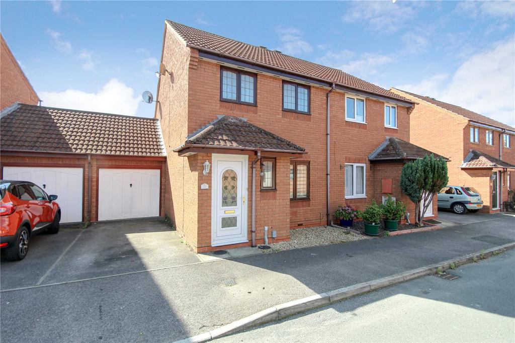 Thornhill Drive, Swindon, Wiltshire, SN25 3 bed semidetached house £