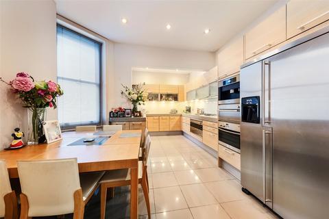 3 bedroom flat to rent, Campden Hill Court, Campden Hill Road, London