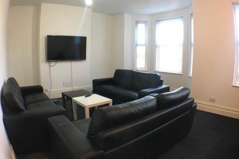 1 bedroom in a house share to rent, Bolton Road, Salford,