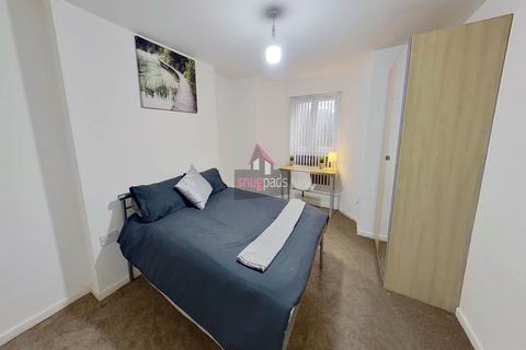 1 bedroom in a house share to rent, Bolton Road, Salford,
