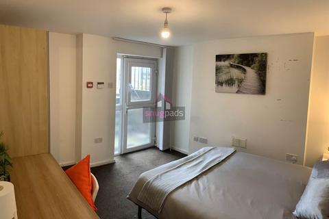 1 bedroom in a house share to rent, Bolton Road, Salford,