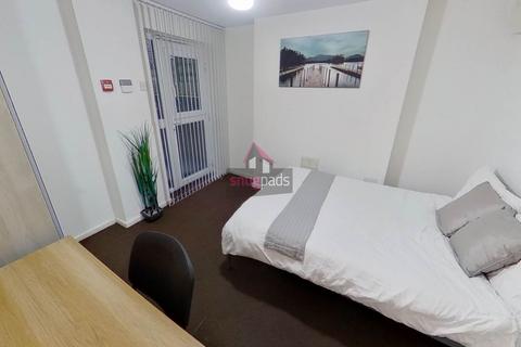 1 bedroom in a house share to rent, Bolton Road, Salford,